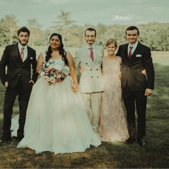 Meet your Posher, Pamela - Picture 3 of 4